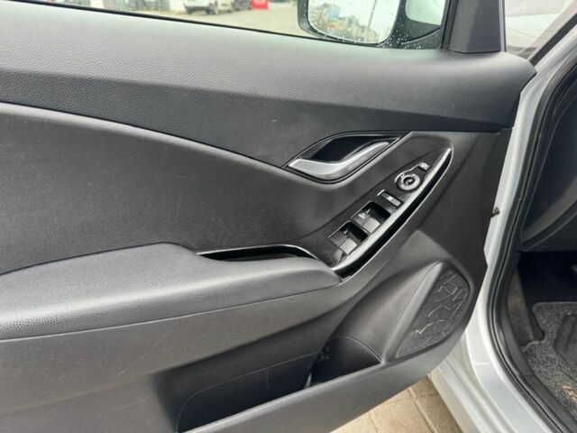 Серый Хендай и20, объемом двигателя 1.6 л и пробегом 137 тыс. км за 10950 $, фото 9 на Automoto.ua