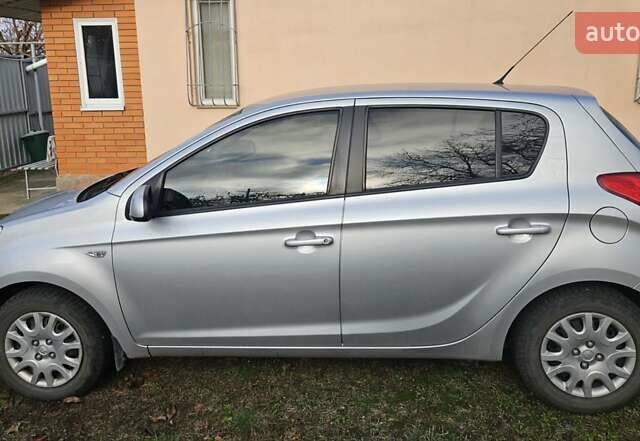 Серый Хендай и20, объемом двигателя 1.2 л и пробегом 181 тыс. км за 4600 $, фото 3 на Automoto.ua