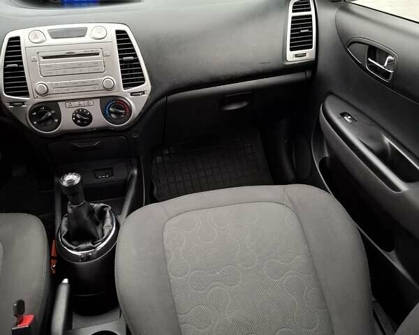 Сірий Хендай і20, об'ємом двигуна 1.2 л та пробігом 201 тис. км за 5500 $, фото 33 на Automoto.ua