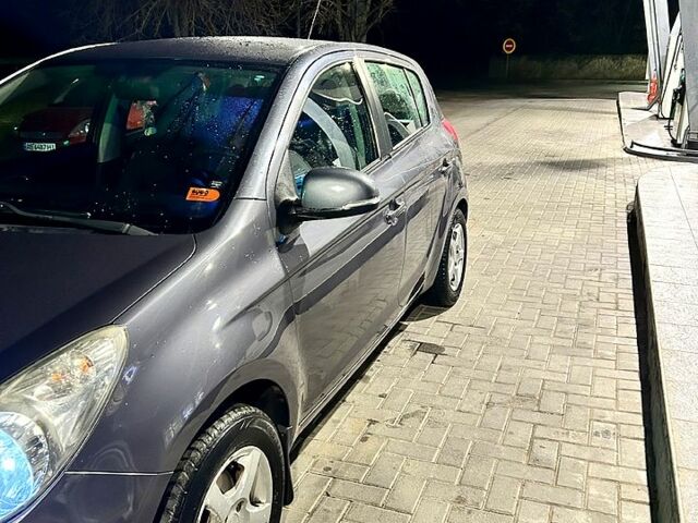 Сірий Хендай і20, об'ємом двигуна 1.2 л та пробігом 171 тис. км за 5500 $, фото 9 на Automoto.ua