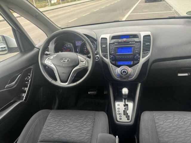 Серый Хендай и20, объемом двигателя 1.6 л и пробегом 137 тыс. км за 10900 $, фото 14 на Automoto.ua