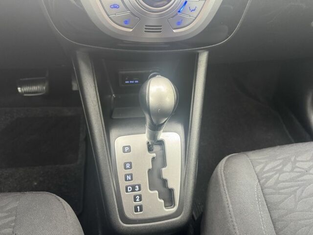 Серый Хендай и20, объемом двигателя 1.6 л и пробегом 137 тыс. км за 10900 $, фото 20 на Automoto.ua