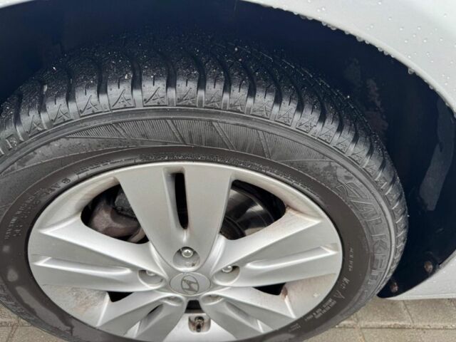 Серый Хендай и20, объемом двигателя 1.6 л и пробегом 137 тыс. км за 10950 $, фото 7 на Automoto.ua