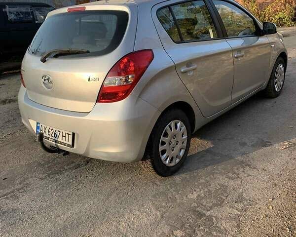 Хендай и20 2010 в Харькове на Automoto.ua Серый Хендай и20, объемом двигателя 1.25 л и пробегом 140 тыс. км за 5200 $, фото 3 на Automoto.ua