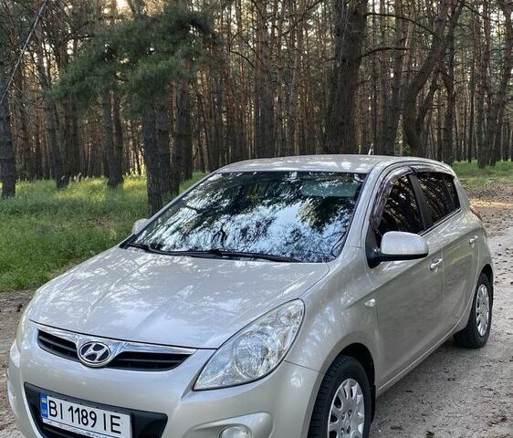 Сірий Хендай і20, об'ємом двигуна 1.4 л та пробігом 240 тис. км за 6100 $, фото 1 на Automoto.ua
