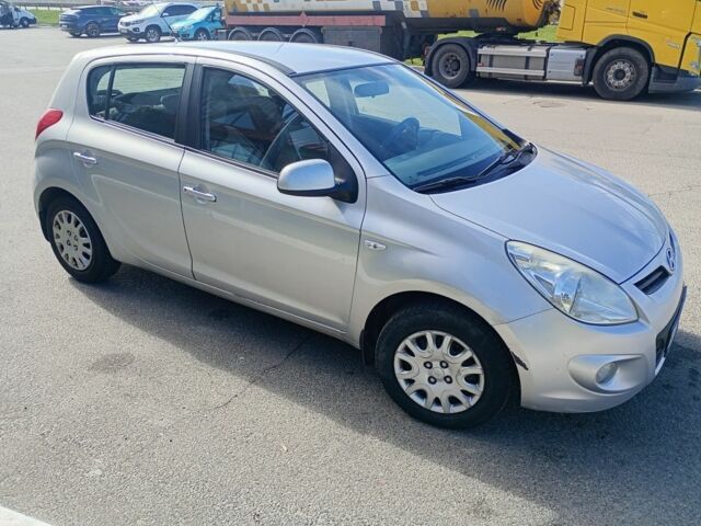 Сірий Хендай і20, об'ємом двигуна 1.4 л та пробігом 118 тис. км за 3850 $, фото 1 на Automoto.ua