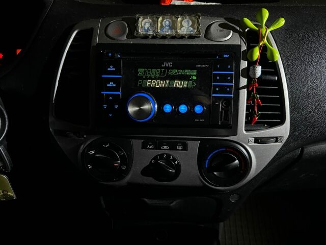 Серый Хендай и20, объемом двигателя 1.25 л и пробегом 130 тыс. км за 4684 $, фото 3 на Automoto.ua