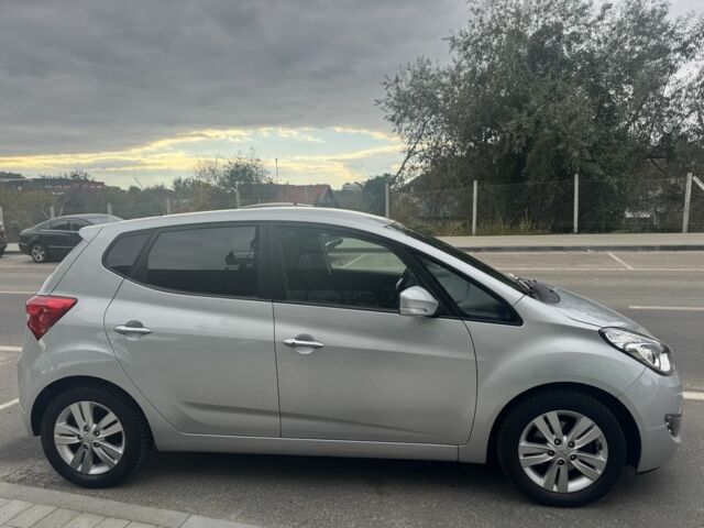 Серый Хендай и20, объемом двигателя 1.6 л и пробегом 137 тыс. км за 10900 $, фото 3 на Automoto.ua