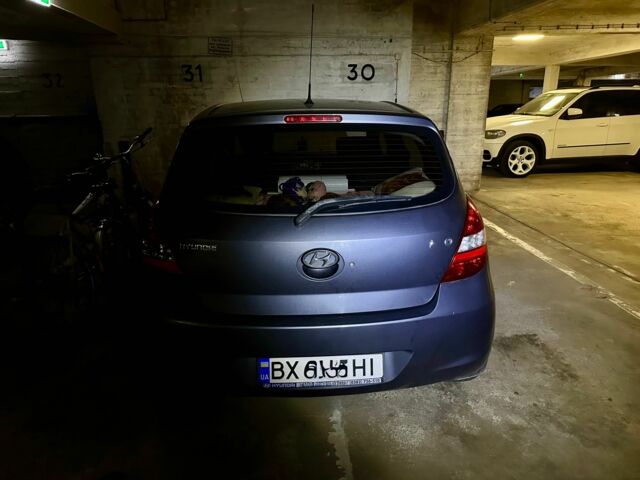 Серый Хендай и20, объемом двигателя 1.25 л и пробегом 130 тыс. км за 4684 $, фото 5 на Automoto.ua