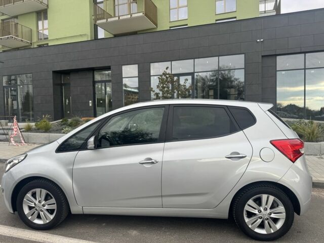 Серый Хендай и20, объемом двигателя 1.6 л и пробегом 137 тыс. км за 10900 $, фото 7 на Automoto.ua