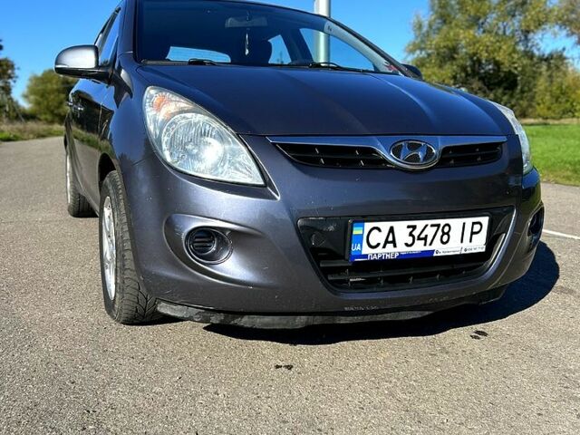 Сірий Хендай і20, об'ємом двигуна 1.2 л та пробігом 171 тис. км за 5500 $, фото 2 на Automoto.ua