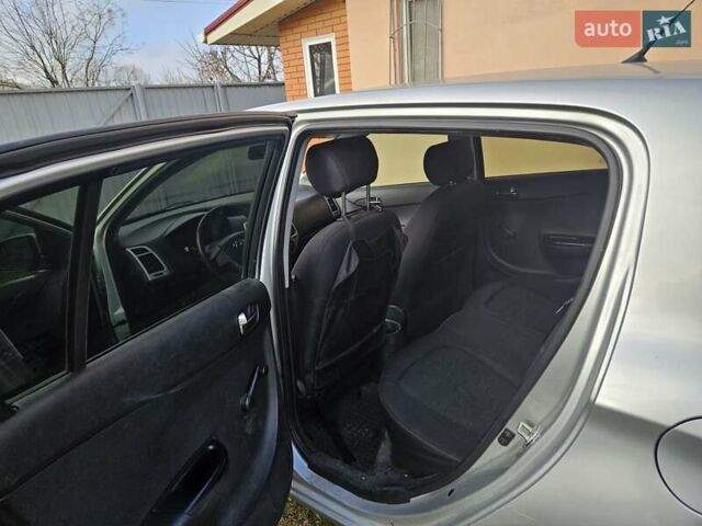 Серый Хендай и20, объемом двигателя 1.2 л и пробегом 181 тыс. км за 4600 $, фото 6 на Automoto.ua