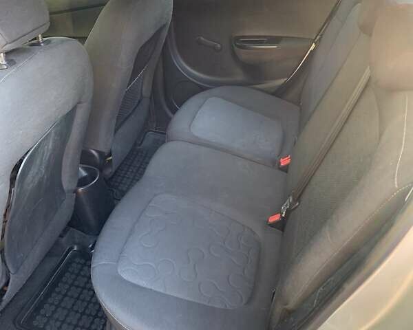 Хендай и20 2010 в Харькове на Automoto.ua Серый Хендай и20, объемом двигателя 1.25 л и пробегом 140 тыс. км за 5200 $, фото 5 на Automoto.ua