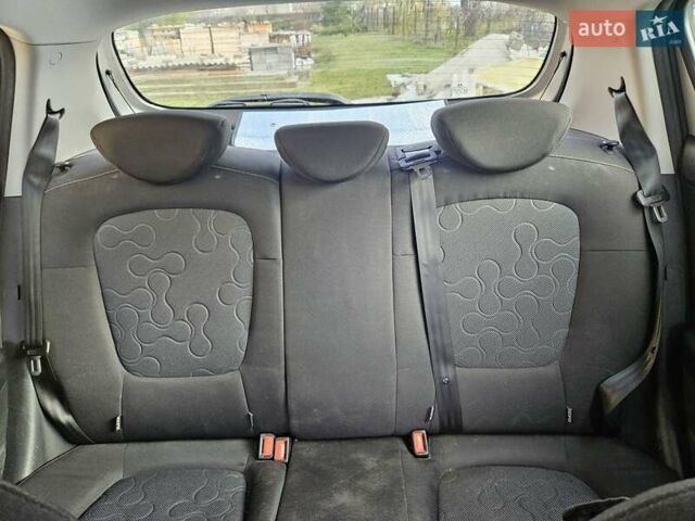 Серый Хендай и20, объемом двигателя 1.2 л и пробегом 181 тыс. км за 4600 $, фото 7 на Automoto.ua