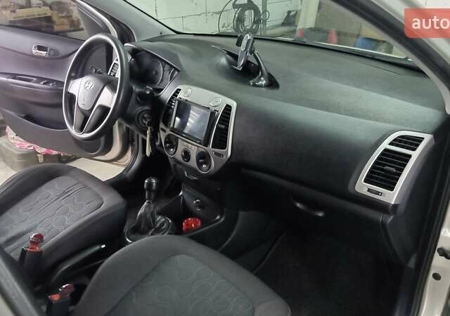 Сірий Хендай і20, об'ємом двигуна 1.25 л та пробігом 180 тис. км за 4800 $, фото 13 на Automoto.ua