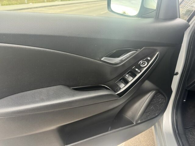 Серый Хендай и20, объемом двигателя 1.6 л и пробегом 137 тыс. км за 10900 $, фото 11 на Automoto.ua