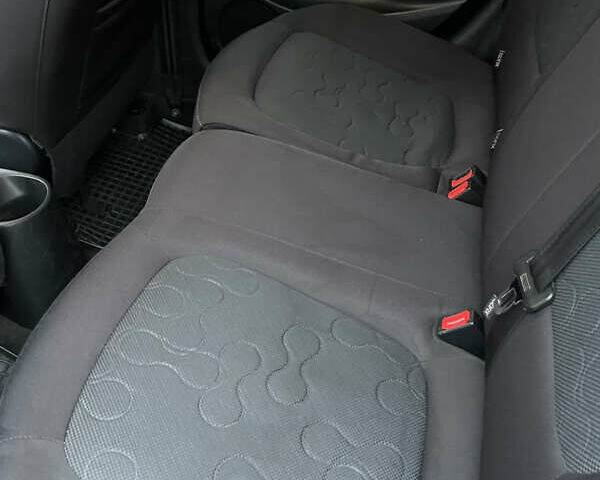 Хендай і20 2010 у Києві на Automoto.ua Сірий Хендай і20, об'ємом двигуна 1.4 л та пробігом 187 тис. км за 6500 $, фото 7 на Automoto.ua