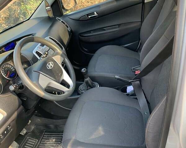 Хендай и20 2010 в Харькове на Automoto.ua Серый Хендай и20, объемом двигателя 1.25 л и пробегом 140 тыс. км за 5200 $, фото 4 на Automoto.ua