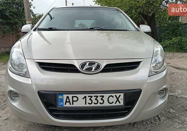 Сірий Хендай і20, об'ємом двигуна 1.25 л та пробігом 180 тис. км за 4800 $, фото 1 на Automoto.ua