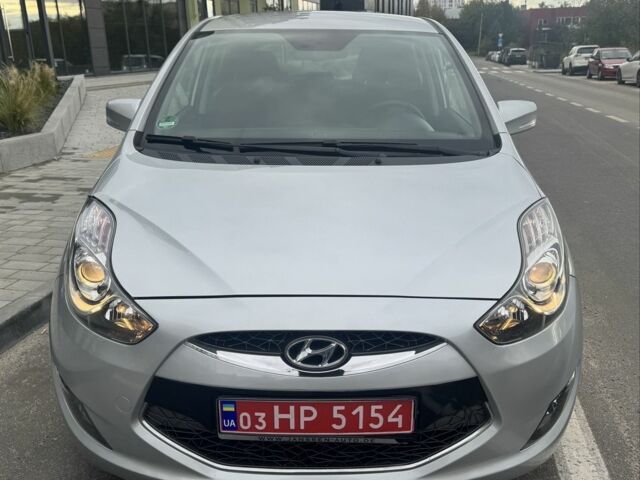 Серый Хендай и20, объемом двигателя 1.6 л и пробегом 137 тыс. км за 10900 $, фото 1 на Automoto.ua