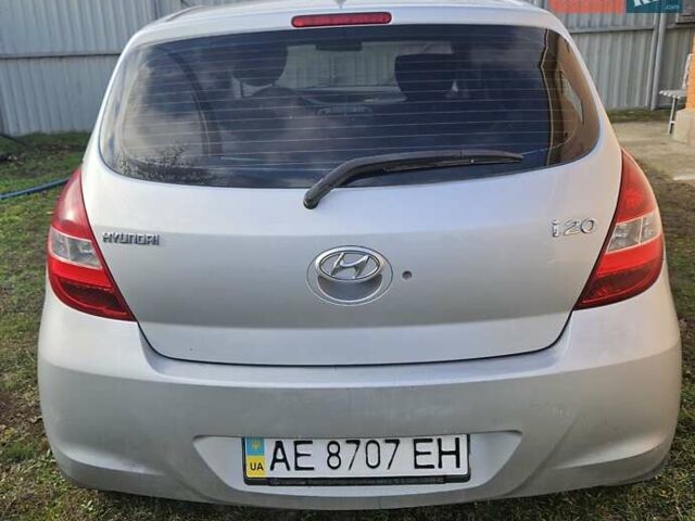 Серый Хендай и20, объемом двигателя 1.2 л и пробегом 181 тыс. км за 4600 $, фото 2 на Automoto.ua