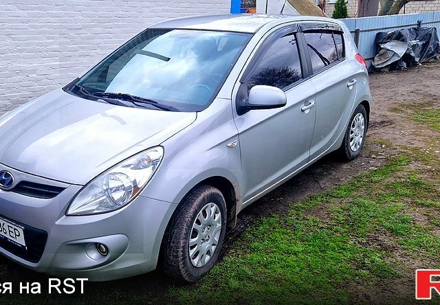 Сірий Хендай і20, об'ємом двигуна 1.4 л та пробігом 197 тис. км за 5000 $, фото 4 на Automoto.ua