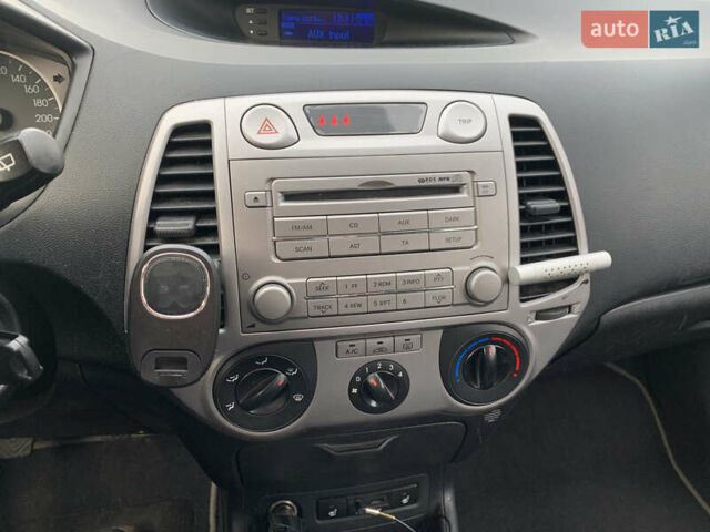 Сірий Хендай і20, об'ємом двигуна 1.2 л та пробігом 203 тис. км за 4500 $, фото 12 на Automoto.ua