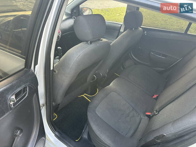 Серый Хендай и20, объемом двигателя 1.4 л и пробегом 273 тыс. км за 4999 $, фото 15 на Automoto.ua