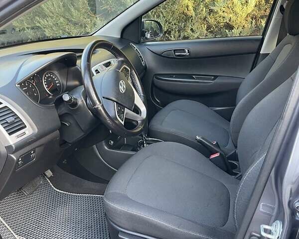 Серый Хендай и20, объемом двигателя 1.4 л и пробегом 120 тыс. км за 7800 $, фото 9 на Automoto.ua