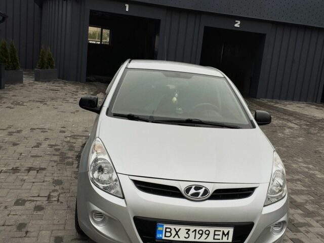 Серый Хендай и20, объемом двигателя 1.4 л и пробегом 274 тыс. км за 5000 $, фото 2 на Automoto.ua