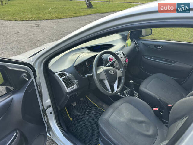 Серый Хендай и20, объемом двигателя 1.4 л и пробегом 273 тыс. км за 4999 $, фото 14 на Automoto.ua