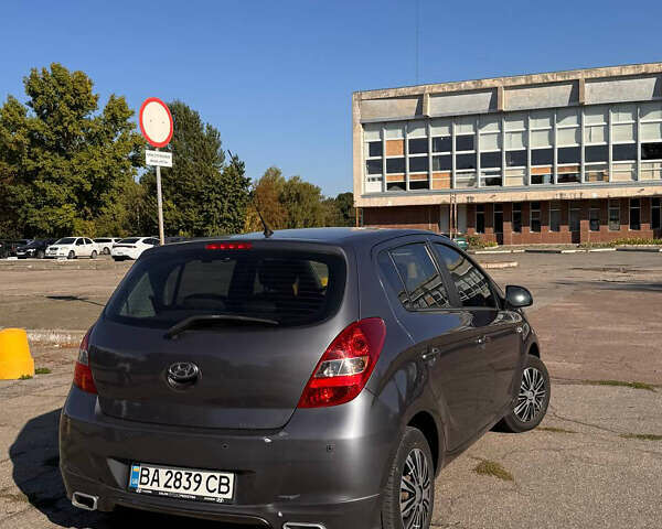 Хендай и20 2011 в Кропивницком (Кировограде) на Automoto.ua Серый Хендай и20, объемом двигателя 1.25 л и пробегом 84 тыс. км за 6000 $, фото 2 на Automoto.ua
