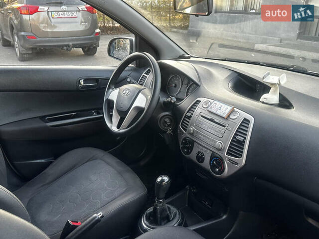 Серый Хендай и20, объемом двигателя 1.4 л и пробегом 132 тыс. км за 5500 $, фото 10 на Automoto.ua