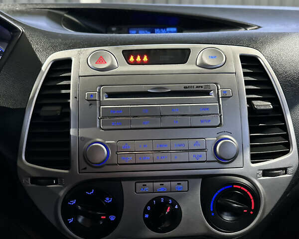 Сірий Хендай і20, об'ємом двигуна 1.25 л та пробігом 200 тис. км за 5500 $, фото 3 на Automoto.ua