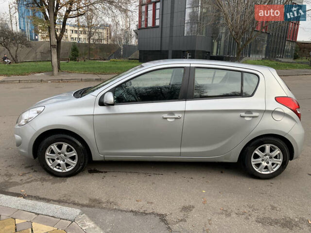 Сірий Хендай і20, об'ємом двигуна 1.2 л та пробігом 203 тис. км за 4500 $, фото 5 на Automoto.ua