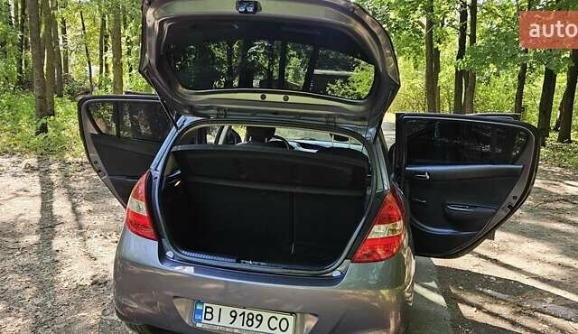 Серый Хендай и20, объемом двигателя 1.4 л и пробегом 230 тыс. км за 6500 $, фото 9 на Automoto.ua