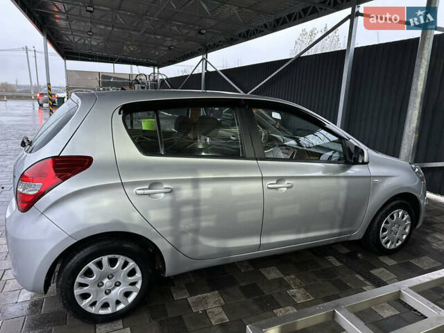 Сірий Хендай і20, об'ємом двигуна 1.25 л та пробігом 200 тис. км за 5500 $, фото 2 на Automoto.ua