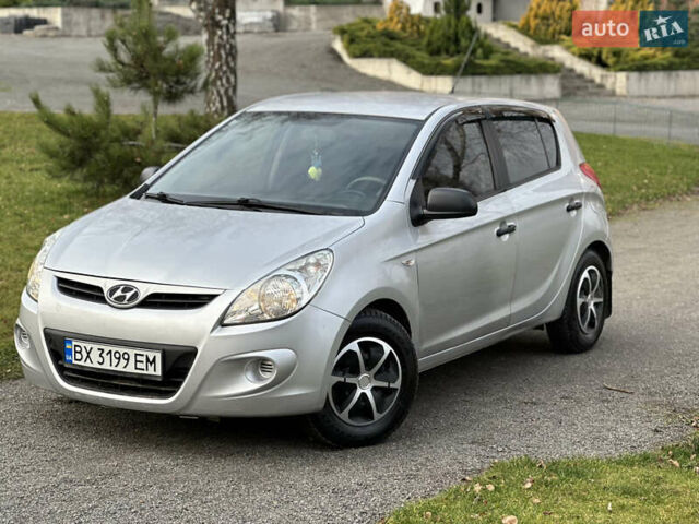 Серый Хендай и20, объемом двигателя 1.4 л и пробегом 273 тыс. км за 4999 $, фото 1 на Automoto.ua