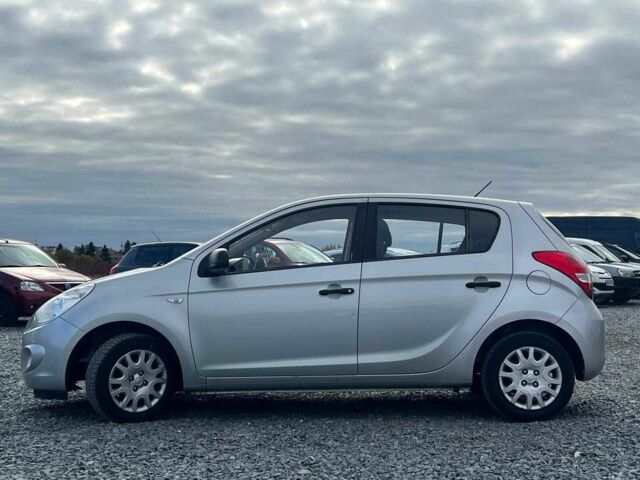 Серый Хендай и20, объемом двигателя 1.2 л и пробегом 184 тыс. км за 5990 $, фото 3 на Automoto.ua