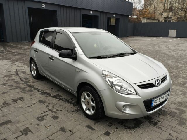 Серый Хендай и20, объемом двигателя 1.4 л и пробегом 274 тыс. км за 5000 $, фото 1 на Automoto.ua