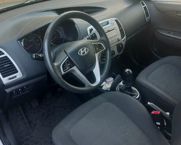 Сірий Хендай і20, об'ємом двигуна 1.4 л та пробігом 200 тис. км за 5500 $, фото 7 на Automoto.ua
