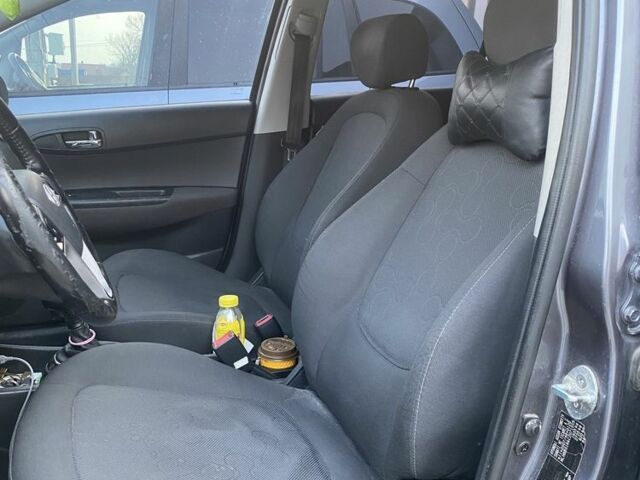 Серый Хендай и20, объемом двигателя 1.4 л и пробегом 220 тыс. км за 6000 $, фото 7 на Automoto.ua