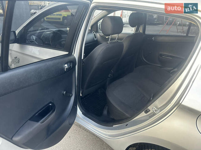 Серый Хендай и20, объемом двигателя 1.4 л и пробегом 132 тыс. км за 5500 $, фото 5 на Automoto.ua