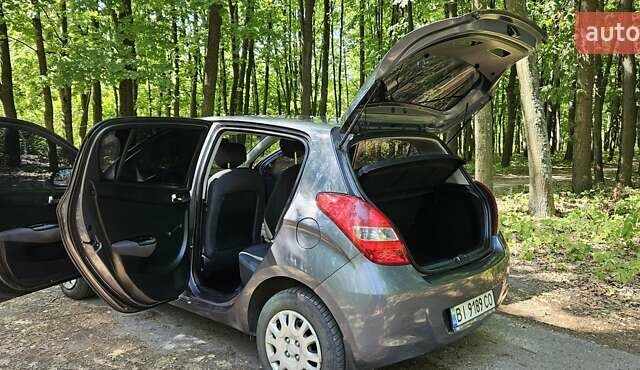 Серый Хендай и20, объемом двигателя 1.4 л и пробегом 230 тыс. км за 6500 $, фото 8 на Automoto.ua