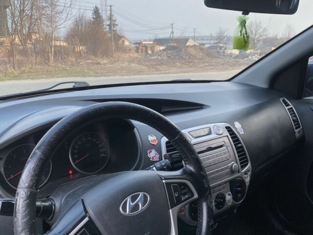 Серый Хендай и20, объемом двигателя 1.4 л и пробегом 220 тыс. км за 6000 $, фото 5 на Automoto.ua