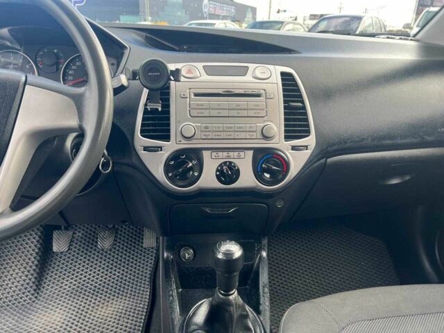 Серый Хендай и20, объемом двигателя 1.2 л и пробегом 184 тыс. км за 5990 $, фото 22 на Automoto.ua