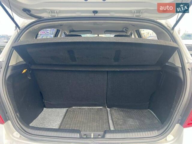 Хендай и20 2011 в Львове на Automoto.ua Серый Хендай и20, объемом двигателя 1.2 л и пробегом 184 тыс. км за 5990 $, фото 34 на Automoto.ua