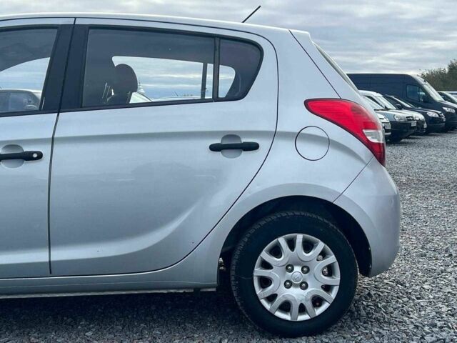 Серый Хендай и20, объемом двигателя 1.2 л и пробегом 184 тыс. км за 5990 $, фото 5 на Automoto.ua