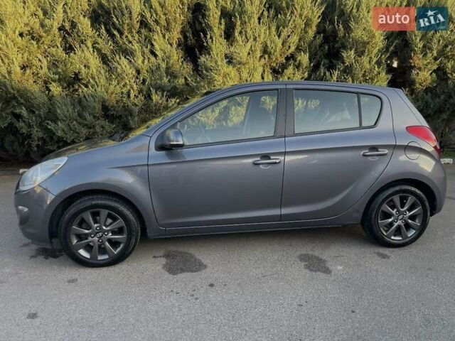 Серый Хендай и20, объемом двигателя 1.4 л и пробегом 120 тыс. км за 7800 $, фото 7 на Automoto.ua