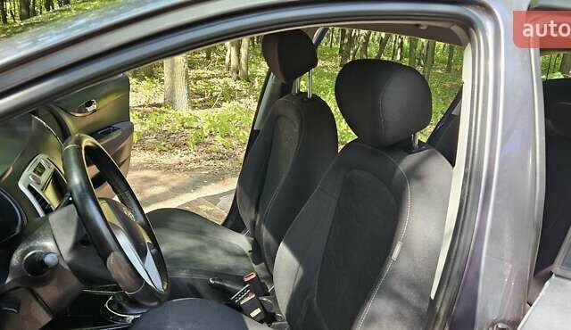 Серый Хендай и20, объемом двигателя 1.4 л и пробегом 230 тыс. км за 6500 $, фото 7 на Automoto.ua